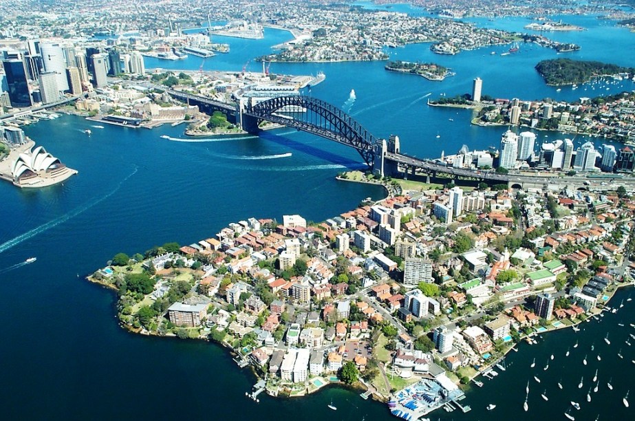 <strong>Sydney Harbour Bridge, Austrália</strong>    A manutenção da <a href="https://viajeaqui.abril.com.br/cidades/australia-sydney" rel="Sydney ">Sydney </a>Harbour Bridge exige 30 mil litros de tinta a cada demão. Antes de virar o Crocodilo Dundee, o ator Paul Hogan trabalhou na ponte