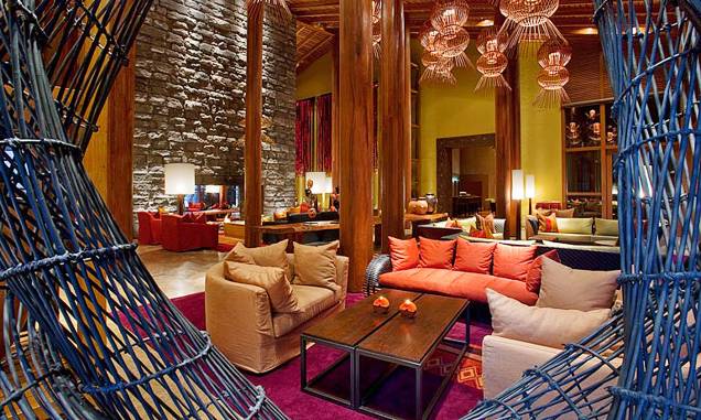 <strong>10. Tambo del Inka, a Luxury Collection Resort & Spa, Urubamba, <a href="http://viajeaqui.abril.com.br/paises/peru/fotos" rel="Peru" target="_blank">Peru</a></strong>Na pequena cidade de Urubamba, próxima a Cusco, tem uma estação de trem privativa que leva à entrada de Machu Picchu. Destaque para o delicioso restaurante de culinária tradicional peruana, e para o spa, com piscina aquecida interna.Mês mais barato para se hospedar: Fevereiro