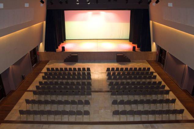 O <a href="https://viajeaqui.abril.com.br/estabelecimentos/br-pe-porto-de-galinhas-hospedagem-enotel-resort-spa-porto-de-galinhas" rel="Enotel Resort & Spa"><strong>Enotel Resort & Spa</strong></a>, em <a href="https://viajeaqui.abril.com.br/cidades/br-pe-porto-de-galinhas" rel="Porto de Galinhas">Porto de Galinhas</a>, conta com um teatro para eventos O <a href="https://viajeaqui.abril.com.br/estabelecimentos/br-pe-porto-de-galinhas-hospedagem-enotel-resort-spa-porto-de-galinhas" rel="Enotel Resort & Spa"><strong>Enotel Resort & Spa</strong></a>, em <a href="https://viajeaqui.abril.com.br/cidades/br-pe-porto-de-galinhas" rel="Porto de Galinhas">Porto de Galinhas</a>, conta com um teatro para eventos
