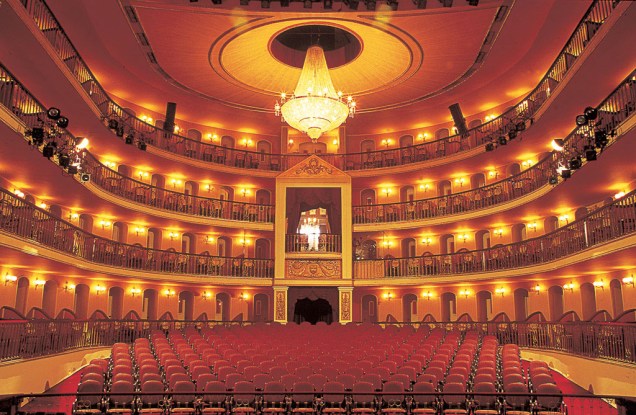 O interior do Teatro Arthur Azevedo, orgulho da capital maranhense