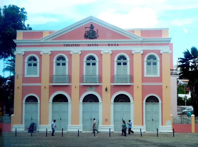 Teatro Santa Rosa, no Centro Histórico da cidade Teatro Santa Rosa, no Centro Histórico da cidade