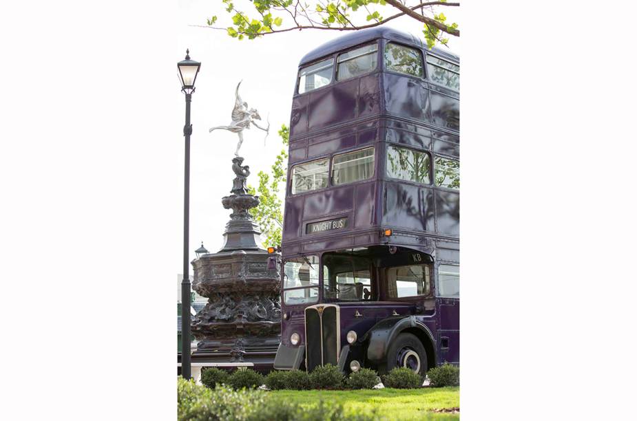 O Nôitibus Andante (Knight Bus) também está no Beco Diagonal O Nôitibus Andante (Knight Bus) também está no Beco Diagonal