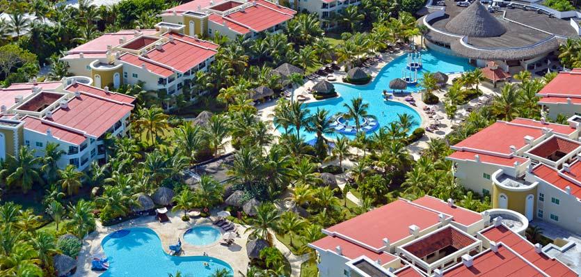<strong><a href="https://www.melia.com/en/hotels/dominican-republic/punta-cana/the-reserve-at-paradisus-punta-cana-resort/index.html?codigoHotel=5912" rel="The Reserve, no Paradisus Punta Cana Resort" target="_blank">The Reserve, no Paradisus Punta Cana Resort</a> – <a href="https://viajeaqui.abril.com.br/paises/republica-dominicana" rel="República Dominicana" target="_blank">República Dominicana</a></strong>        O The Reserve é um hotel boutique preparado para receber famílias no Resort Paradisus Punta Cana. Entre as facilidades do resort estão piscinas para adultos e crianças, spa de hidroterapia, campos de golfe particular e uma zona para crianças com brinquedos divertidos e monitores treinados. O Concierge Familiar, profissional que tem o objetivo de satisfazer as necessidades dos hóspedes durante sua estadia, está incluído no valor da diária. O resort não fica à beira mar, mas tem transporte gratuito até a areia        <a href="https://www.booking.com/hotel/do/the-reserve-at-paradisus-punta-cana.pt-br.html?aid=332455&label=viagemabril-resortscaribeallinclusive" rel="Reserve a sua hospedagem nesse resort através do Booking.com" target="_blank"><em>Reserve a sua hospedagem nesse resort através do Booking.com</em></a>