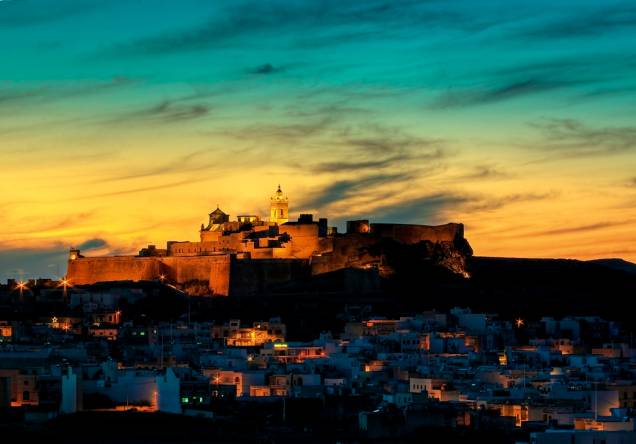 Cidadela de Gozo, localizada ao norte do país, ao entardecer Cidadela de Gozo, localizada ao norte do país, ao entardecer