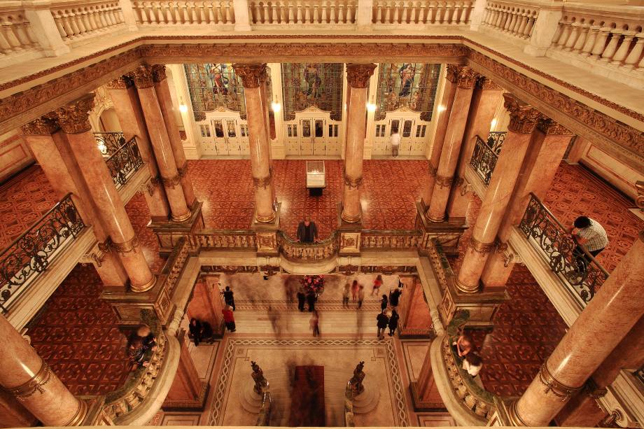 Atualmente, o <a href="https://viajeaqui.abril.com.br/estabelecimentos/br-rj-rio-de-janeiro-atracao-theatro-municipal" rel="Theatro Municipal" target="_blank">Theatro Municipal</a> recebe óperas nacionais e internacionais