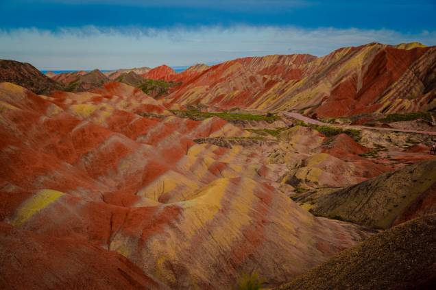 <strong>Parque Geológico Nacional Zhangye Danxia, China</strong> O parque abrange uma área de 510 quilômetros quadrados e abriga formações rochosas coloridas, compostas de arenito e consideradas pelos chineses como um dos mais belos cenários do país <a href="https://www.booking.com/searchresults.pt-br.html?aid=332455&sid=b6bf542626b1a2c7a9951e44506f270a&sb=1&src=searchresults&src_elem=sb&error_url=https%3A%2F%2Fwww.booking.com%2Fsearchresults.pt-br.html%3Faid%3D332455%3Bsid%3Db6bf542626b1a2c7a9951e44506f270a%3Btmpl%3Dsearchresults%3Bac_click_type%3Db%3Bac_position%3D0%3Bclass_interval%3D1%3Bdest_id%3D4176%3Bdest_type%3Dregion%3Bdtdisc%3D0%3Bfrom_sf%3D1%3Bgroup_adults%3D2%3Bgroup_children%3D0%3Binac%3D0%3Bindex_postcard%3D0%3Blabel_click%3Dundef%3Bno_rooms%3D1%3Boffset%3D0%3Bpostcard%3D0%3Braw_dest_type%3Dregion%3Broom1%3DA%252CA%3Bsb_price_type%3Dtotal%3Bsearch_selected%3D1%3Bshw_aparth%3D1%3Bslp_r_match%3D0%3Bsrc%3Dsearchresults%3Bsrc_elem%3Dsb%3Bsrpvid%3Dde8c80ae318c016c%3Bss%3DFiordland%2520National%2520Park%252C%2520Nova%2520Zel%25C3%25A2ndia%3Bss_all%3D0%3Bss_raw%3Dfiordland%2520national%2520park%3Bssb%3Dempty%3Bsshis%3D0%3Bssne%3DSnowdonia%3Bssne_untouched%3DSnowdonia%3Btop_ufis%3D1%26%3B&ss=Zhangye+Danxia+National+Geological+Park%2C+Zhangye%2C+Gansu%2C+China&is_ski_area=&ssne=Fiordland+National+Park&ssne_untouched=Fiordland+National+Park&checkin_monthday=&checkin_month=&checkin_year=&checkout_monthday=&checkout_month=&checkout_year=&group_adults=2&group_children=0&no_rooms=1&from_sf=1&ss_raw=zhangye+danxia+national+park&ac_position=0&ac_langcode=en&ac_click_type=b&dest_id=900121133&dest_type=landmark&place_id_lat=38.903997&place_id_lon=100.103695&search_pageview_id=de8c80ae318c016c&search_selected=true&search_pageview_id=de8c80ae318c016c&ac_suggestion_list_length=1&ac_suggestion_theme_list_length=0" target="_blank" rel="noopener">Veja preços de hotéis próximos a Zhangye no Booking.com</a> <strong>Parque Geológico Nacional Zhangye Danxia, China</strong> O parque abrange uma área de 510 quilômetros quadrados e abriga formações rochosas coloridas, compostas de arenito e consideradas pelos chineses como um dos mais belos cenários do país <a href="https://www.booking.com/searchresults.pt-br.html?aid=332455&sid=b6bf542626b1a2c7a9951e44506f270a&sb=1&src=searchresults&src_elem=sb&error_url=https%3A%2F%2Fwww.booking.com%2Fsearchresults.pt-br.html%3Faid%3D332455%3Bsid%3Db6bf542626b1a2c7a9951e44506f270a%3Btmpl%3Dsearchresults%3Bac_click_type%3Db%3Bac_position%3D0%3Bclass_interval%3D1%3Bdest_id%3D4176%3Bdest_type%3Dregion%3Bdtdisc%3D0%3Bfrom_sf%3D1%3Bgroup_adults%3D2%3Bgroup_children%3D0%3Binac%3D0%3Bindex_postcard%3D0%3Blabel_click%3Dundef%3Bno_rooms%3D1%3Boffset%3D0%3Bpostcard%3D0%3Braw_dest_type%3Dregion%3Broom1%3DA%252CA%3Bsb_price_type%3Dtotal%3Bsearch_selected%3D1%3Bshw_aparth%3D1%3Bslp_r_match%3D0%3Bsrc%3Dsearchresults%3Bsrc_elem%3Dsb%3Bsrpvid%3Dde8c80ae318c016c%3Bss%3DFiordland%2520National%2520Park%252C%2520Nova%2520Zel%25C3%25A2ndia%3Bss_all%3D0%3Bss_raw%3Dfiordland%2520national%2520park%3Bssb%3Dempty%3Bsshis%3D0%3Bssne%3DSnowdonia%3Bssne_untouched%3DSnowdonia%3Btop_ufis%3D1%26%3B&ss=Zhangye+Danxia+National+Geological+Park%2C+Zhangye%2C+Gansu%2C+China&is_ski_area=&ssne=Fiordland+National+Park&ssne_untouched=Fiordland+National+Park&checkin_monthday=&checkin_month=&checkin_year=&checkout_monthday=&checkout_month=&checkout_year=&group_adults=2&group_children=0&no_rooms=1&from_sf=1&ss_raw=zhangye+danxia+national+park&ac_position=0&ac_langcode=en&ac_click_type=b&dest_id=900121133&dest_type=landmark&place_id_lat=38.903997&place_id_lon=100.103695&search_pageview_id=de8c80ae318c016c&search_selected=true&search_pageview_id=de8c80ae318c016c&ac_suggestion_list_length=1&ac_suggestion_theme_list_length=0" target="_blank" rel="noopener">Veja preços de hotéis próximos a Zhangye no Booking.com</a>