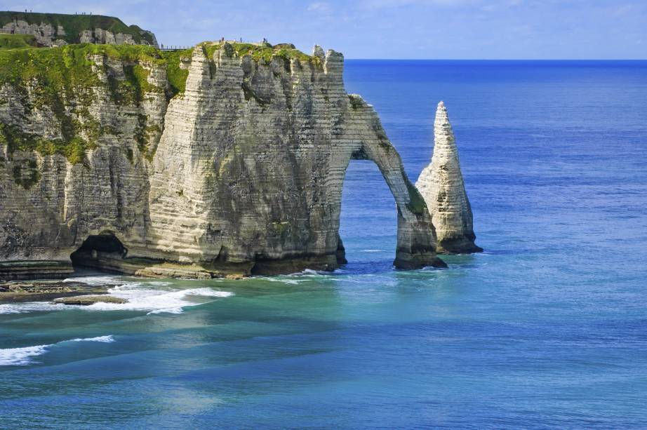 Falésia em Etretat, na Costa da Normandia