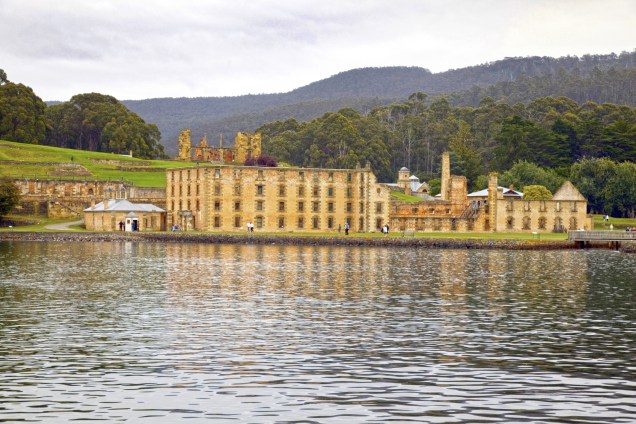<strong>Sítios australianos de presídios </strong>A propriedade, na Tasmânia, é composta por 11 presídios históricos que agora são um dos maiores museus ao ar livre da Austrália. O lugar conta a história, por meio de simulações e encenações, dos cárceres impostos a partir da chegada do Império Britânico, nos séculos 18 e 19 <strong><a href="https://viajeaqui.abril.com.br/vt/blogs/encantos/2015/05/15/conheca-uma-penitenciaria-desativada-e-uma-cidade-museu-na-australia/" rel="Leia mais sobre " target="_blank">Leia mais sobre Port Arthur e os presídios da Tasmânia</a></strong>