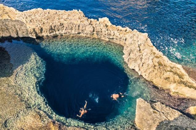 Piscina natural na ilha de Gozo, que pertence à República de Malta