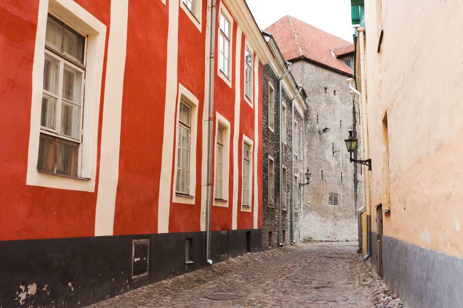 A cidade de Tallinn, na Estônia, é a mais antiga capital da Europa Setentrional. Suas ruas guardam diversas construções históricas bem preservadas A cidade de Tallinn, na Estônia, é a mais antiga capital da Europa Setentrional. Suas ruas guardam diversas construções históricas bem preservadas