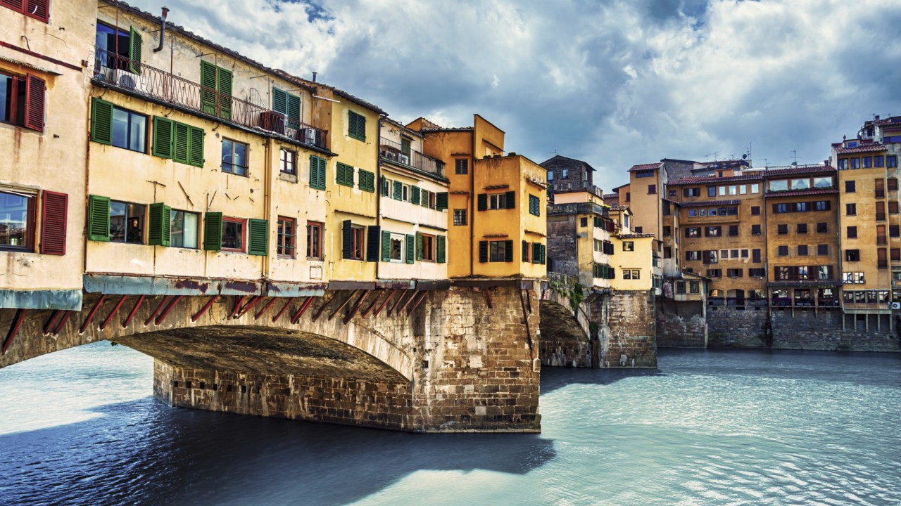 Ponte sobre o rio Arno, em Florença, Itália