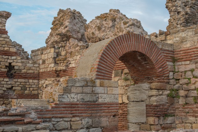 A cidade antiga de Nessebar é repleta de muralhas e ruínas datadas do século 5 e 6 – e que até hoje se encontram preservadas. Vale uma visita na Igreja de Santa Sofia, tombada pela Unesco