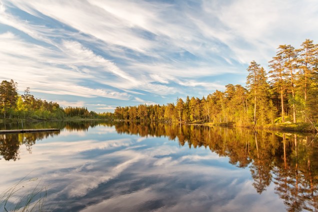 A província de Smaland fica localizada na região de Götaland, uma das principais regiões históricas do país. Por aqui, há muitos pinheiros, lagos e florestas enormes - cenários propícios a piqueniques, pesca e canoagem 