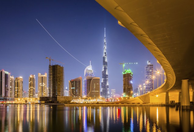 <strong>6º Lugar: <a href="https://viajeaqui.abril.com.br/cidades/emirados-arabes-unidos-dubai" rel="Dubai, Emirados Árabes" target="_blank">Dubai, Emirados Árabes</a></strong>O clima desértico não impede que os prédios de Dubai brilhem sem a luz do sol<a href="https://www.booking.com/city/ae/dubai.pt-br.html?aid=332455&label=viagemabril-skylines" rel="Veja hotéis em Dubai no booking.com" target="_blank"><em>Veja hotéis em Dubai no booking.com</em></a>