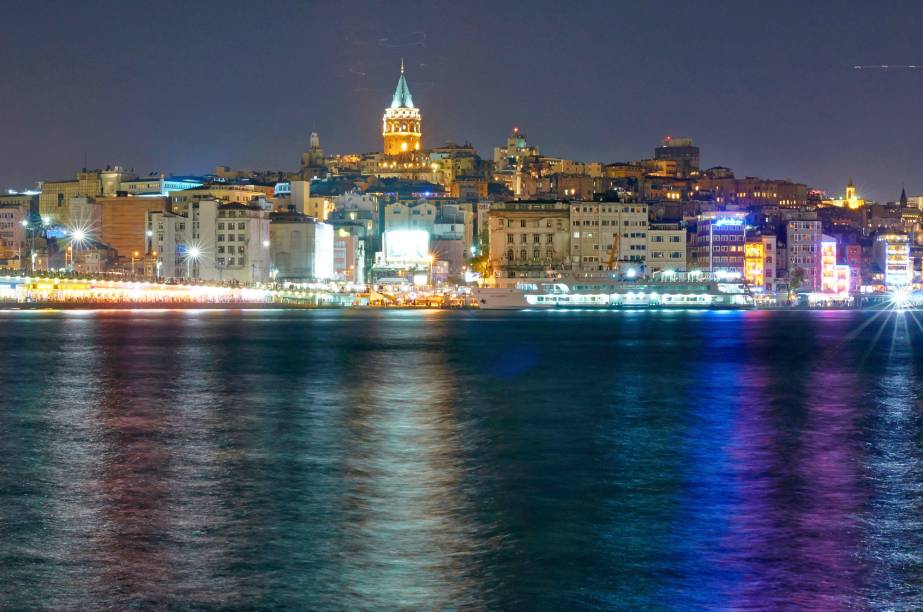 <strong><a href="https://viajeaqui.abril.com.br/cidades/turquia-istambul" rel="Istambul" target="_blank">Istambul</a> — CINCO NOITES COM TOUR DE BARCO</strong> São 5 noites no econômico <a href="https://www.hotelvicenzaistanbul.com/" rel="Hotel Vincenza" target="_blank">Hotel Vincenza</a>, com traslados, city tour e passeio de barco pelo Bósforo. Inclui dois almoços. <strong>Quando:</strong> até 15/3 <strong>Quem leva:</strong> <a href="https://www.evoluirturismo.com.br/" rel="Evoluir" target="_blank">Evoluir</a> <strong>Quanto:</strong> US$ 1550 <strong><a href="https://viajeaqui.abril.com.br/cidades/turquia-istambul" rel="Istambul" target="_blank">Istambul</a> — CINCO NOITES COM TOUR DE BARCO</strong> São 5 noites no econômico <a href="https://www.hotelvicenzaistanbul.com/" rel="Hotel Vincenza" target="_blank">Hotel Vincenza</a>, com traslados, city tour e passeio de barco pelo Bósforo. Inclui dois almoços. <strong>Quando:</strong> até 15/3 <strong>Quem leva:</strong> <a href="https://www.evoluirturismo.com.br/" rel="Evoluir" target="_blank">Evoluir</a> <strong>Quanto:</strong> US$ 1550