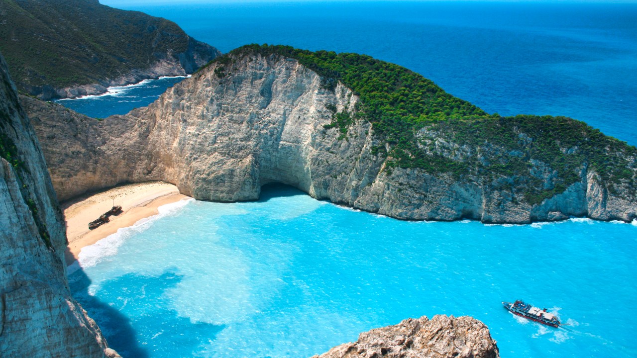 Falésias pelo mundo - Praia de Navagio ou Shipwreck, Grécia
