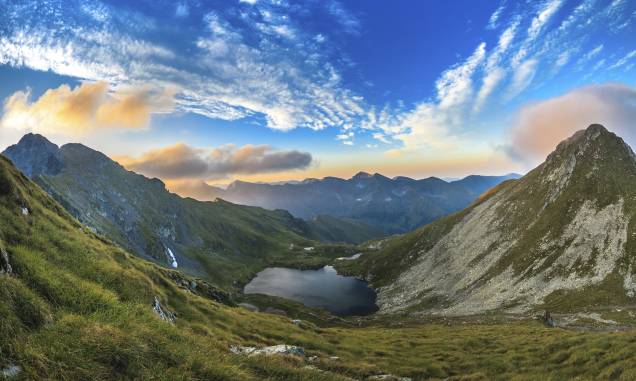 A beleza do Capra Lake, na Romênia A beleza do Capra Lake, na Romênia