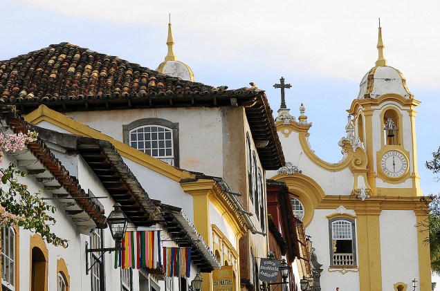 A arquitetura colonial, os detalhes charmosos na decoração e as generosas janelas com vista para o casario marcam a maioria das hospedagens de Tiradentes A arquitetura colonial, os detalhes charmosos na decoração e as generosas janelas com vista para o casario marcam a maioria das hospedagens de Tiradentes