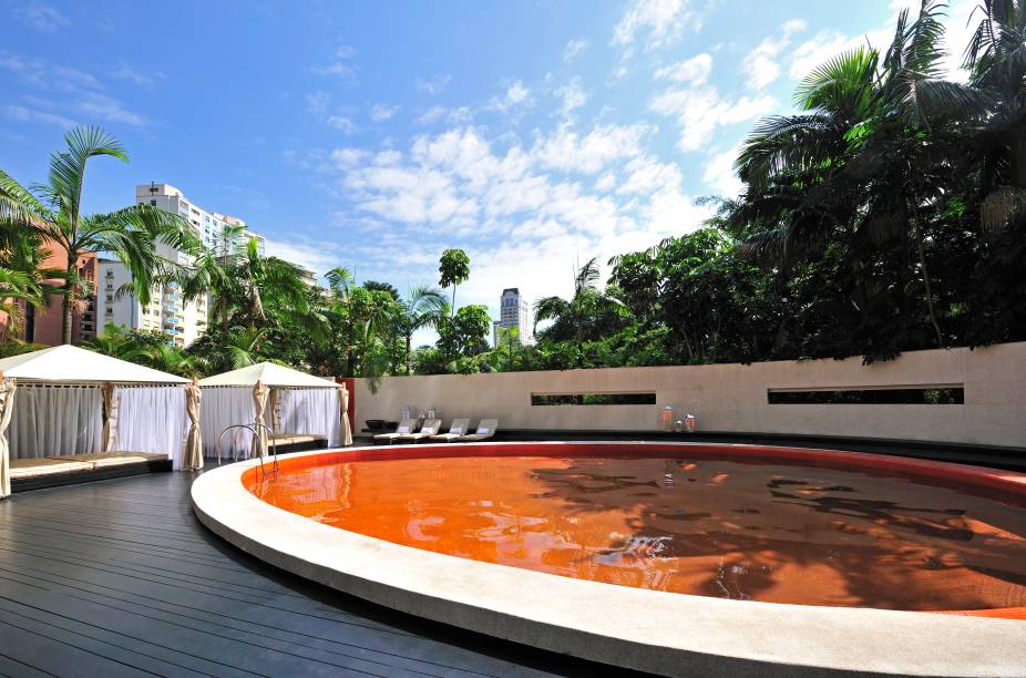 <strong><a href="http://viajeaqui.abril.com.br/paises/estados-unidos" rel="Estados Unidos:" target="_blank">Estados Unidos:</a> <a href="http://viajeaqui.abril.com.br/cidades/br-sp-sao-paulo" rel="São Paulo (SP) " target="_blank">São Paulo (SP) </a></strong> A seleção dos Estados Unidos fica no luxuoso<a href="http://viajeaqui.abril.com.br/estabelecimentos/br-sp-sao-paulo-hospedagem-tivoli-sao-paulo-mofarrej" rel=" Tivoli São Paulo Mofarrej" target="_blank"><strong> Tivoli São Paulo Mofarrej</strong></a>. Além das acomodações super confortáveis, o hotel também tem um spa que é considerado um dos melhores spas de hotéis do país.
