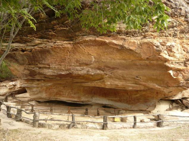 A Toca da Extrema, localizada na Serra Branca, no noroeste do Parque Nacional da Serra da Capivara, é um abrigo de arenito com 10 metros de comprimento e 6 metros de largura. O local tem pinturas rupestres e algumas gravuras na base rochosa que forma o solo