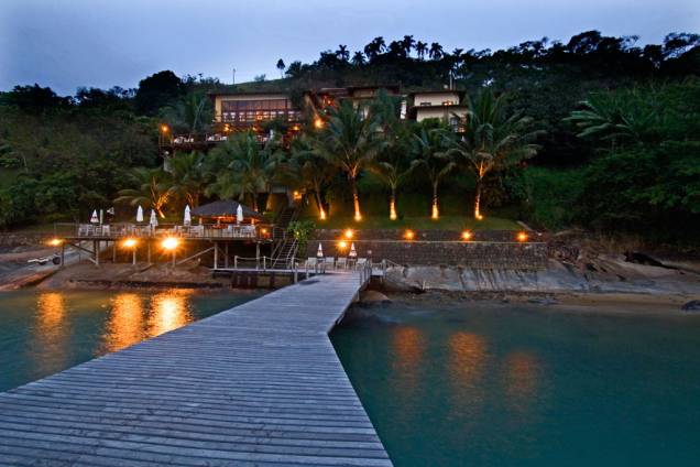 <strong>Barra do Piúva Porto Hotel, Ilhabela (SP)</strong><br /> <br /> Com pacotes de quatro noites a partir de R$ 1.400, o casal, o <a href="https://viajeaqui.abril.com.br/estabelecimentos/br-sp-ilhabela-hospedagem-barra-do-piuva-porto" rel="Barra do Piúva Porto Hotel">Barra do Piúva Porto Hotel</a>, em <a href="https://viajeaqui.abril.com.br/cidades/br-sp-ilhabela" rel="Ilhabela">Ilhabela</a>, fica de frente para o mar do litoral norte paulista. No jantar natalino, a hóspede terá música ao vivo e uma garrafa de vinho por apartamento para a comemoração <strong>Barra do Piúva Porto Hotel, Ilhabela (SP)</strong><br /> <br /> Com pacotes de quatro noites a partir de R$ 1.400, o casal, o <a href="https://viajeaqui.abril.com.br/estabelecimentos/br-sp-ilhabela-hospedagem-barra-do-piuva-porto" rel="Barra do Piúva Porto Hotel">Barra do Piúva Porto Hotel</a>, em <a href="https://viajeaqui.abril.com.br/cidades/br-sp-ilhabela" rel="Ilhabela">Ilhabela</a>, fica de frente para o mar do litoral norte paulista. No jantar natalino, a hóspede terá música ao vivo e uma garrafa de vinho por apartamento para a comemoração