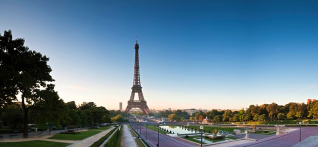 A cidade conta com 16 universidades na QS World University Rankings e, de acordo com o estudo, há 40.900 estudantes estrangeiros na cidade. Além de ser um dos destinos turísticos mais famosos do mundo, de 100 pontos, <a href="https://viajeaqui.abril.com.br/cidades/franca-paris" rel="Paris" target="_blank"><strong>Paris</strong></a> obteve 91 no quesito qualidade de vida.<br />  <br />  Outra vantagem para interessados em se graduar em Paris é que os empregadores apontam como uma cidade que produz excelentes profissionais: no critério “Employer Activity”, a capital francesa obteve 96 pontos.<br />  <br />  (Na foto, a Torre Eiffel)
