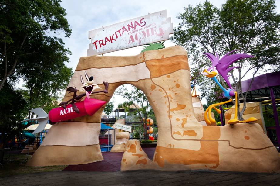 Trakitanas, o playground de escorregadores, labirintos e piscina de bolinhas