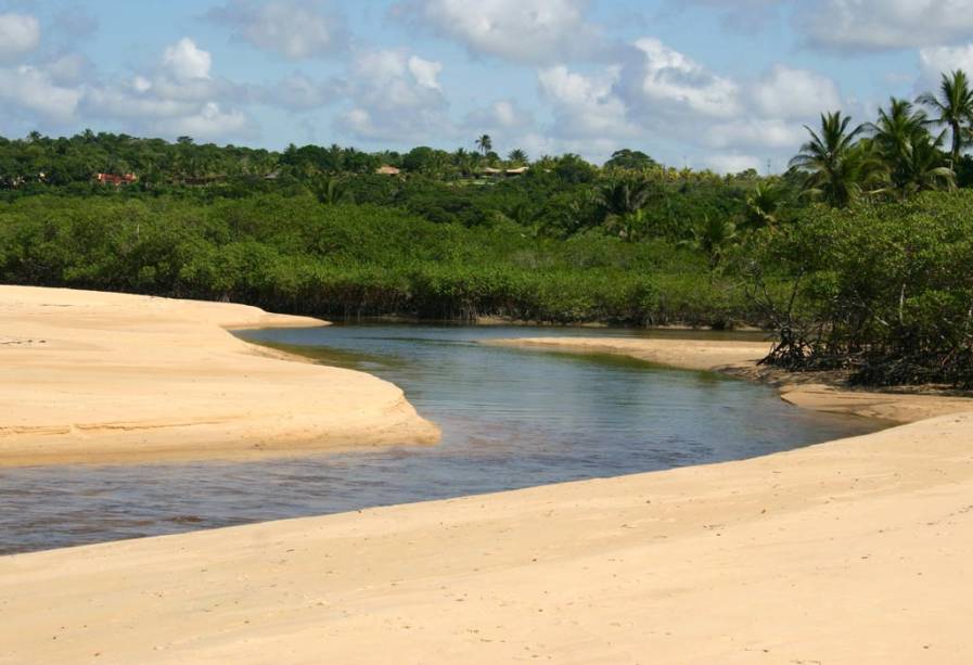A Praia do Rio da Barra tem boa faixa de areia para caminhada A Praia do Rio da Barra tem boa faixa de areia para caminhada