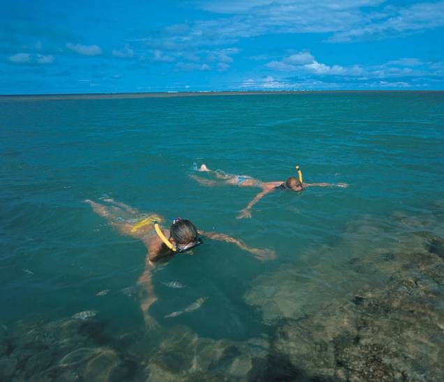 Mergulho com Snorkel na Praia de Itaquena, água cristalina em local praticamente deserto