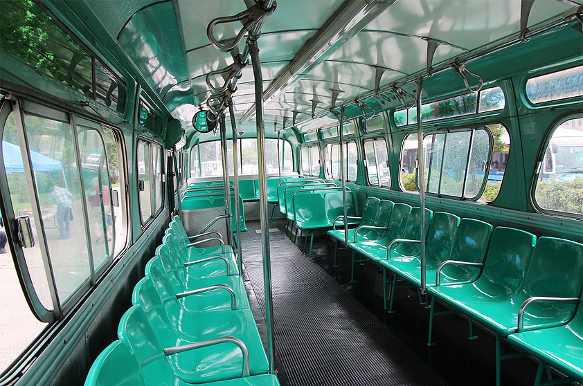 Essa não é a primeira vez que a companhia de transportes públicos da cidade realiza eventos nostálgicos como este; as fotos desse álbum, por exemplo, ilustram um evento realizado em julho de 2013 (em pleno verão)