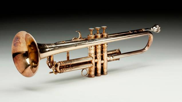 A música é parte fundamental da história norte-americana e parte desta trajetória é conservada no museu. Aqui, o trompete Selmer de Louis Armstrong A música é parte fundamental da história norte-americana e parte desta trajetória é conservada no museu. Aqui, o trompete Selmer de Louis Armstrong