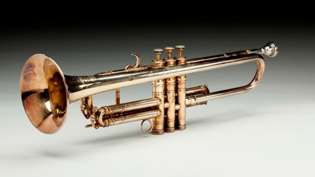 A música é parte fundamental da história norte-americana e parte desta trajetória é conservada no museu. Aqui, o trompete Selmer de Louis Armstrong