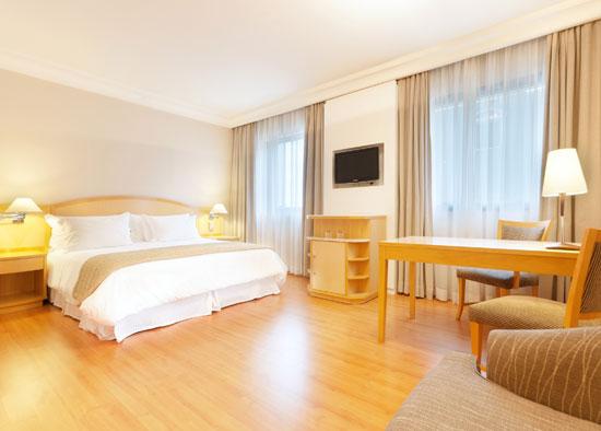 Suíte do <strong>Tryp Higienópolis</strong>, localizado em <a href="https://viajeaqui.abril.com.br/cidades/br-sp-sao-paulo" rel="São Paulo" target="_blank">São Paulo</a>,<a href="https://viajeaqui.abril.com.br/estados/br-sao-paulo" rel=" São Paulo" target="_blank"> São Paulo</a>