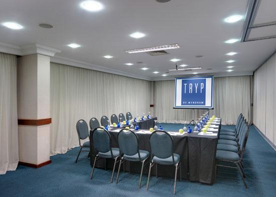 Uma das salas de reunião do <strong>Tryp Higienópolis</strong>, localizado em <a href="https://viajeaqui.abril.com.br/cidades/br-sp-sao-paulo" rel="São Paulo" target="_blank">São Paulo</a>, <a href="https://viajeaqui.abril.com.br/estados/br-sao-paulo" rel="São Paulo" target="_blank">São Paulo</a>