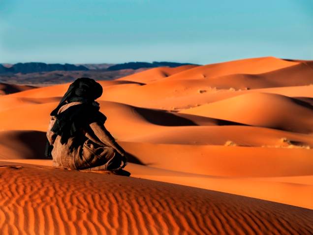 <strong>8. Deserto do Saara, em <a href="http://viajeaqui.abril.com.br/paises/marrocos" rel="Marrocos" target="_blank">Marrocos</a></strong>                                        O deserto mais quente do planeta não poderia ficar de fora de uma seleção Mad Max: em Marrocos, é possível explorar a imensidão das dunas do Saara - tomando muito cuidado para não se perder com o calor e o sol forte