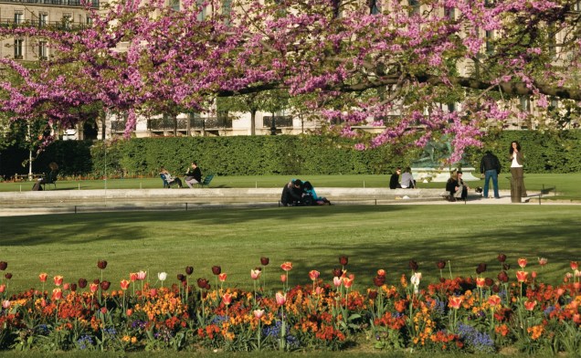 <strong>ESTAÇÃO COLORIDA</strong> A partir de abril, jardins como o das Tulherias, em Paris, ganham flores nos canteiros e árvores