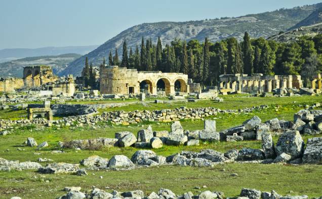 Ruínas greco-romanas no caminho de Izmir Ruínas greco-romanas no caminho de Izmir