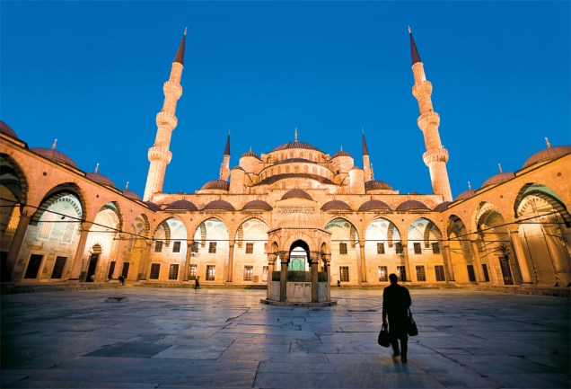 A fé é azul: Alá está nos detalhes de uma das principais atrações de Istambul, na Turquia – a Mesquita Azul