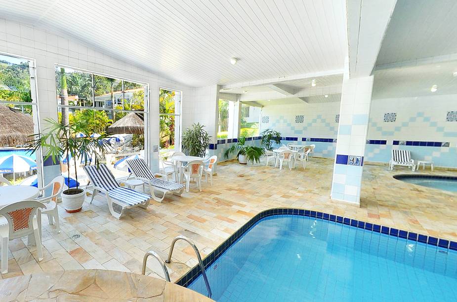 Para dias de chuva ou friozinho, piscinas cobertas e aquecidas garantem o lazer dos hóspedes