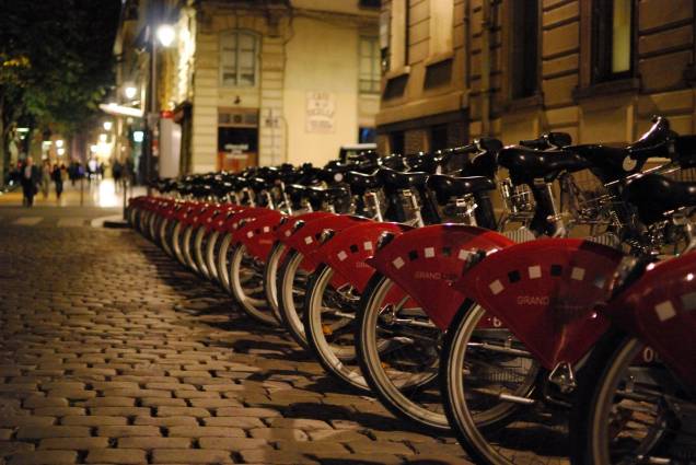 Vélov, o sistema de aluguel de bikes de <a href="http://viajeaqui.abril.com.br/materias/franca-paris-lyon-avignon" rel="Lyon" target="_blank">Lyon</a>