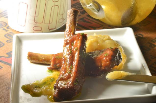 Costilla de cerdo, prato principal do Venga!, servido durante a Tapas Week Costilla de cerdo, prato principal do Venga!, servido durante a Tapas Week