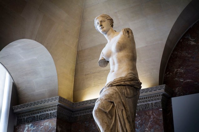 Vênus de Milo, uma das mais conhecidas esculturas expostas no Museu do Louvre
