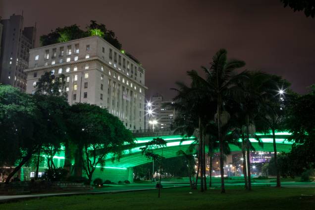 <strong>São Paulo — Viaduto do Chá</strong>Localizado no Vale do Anhangabaú, palco de muitos eventos na capital paulista, o viaduto ganha as luzes verdes pela segunda vez <strong>São Paulo — Viaduto do Chá</strong>Localizado no Vale do Anhangabaú, palco de muitos eventos na capital paulista, o viaduto ganha as luzes verdes pela segunda vez