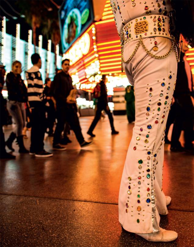 Um dos Elvis da Fremont, extravagâncias de Vegas Um dos Elvis da Fremont, extravagâncias de Vegas