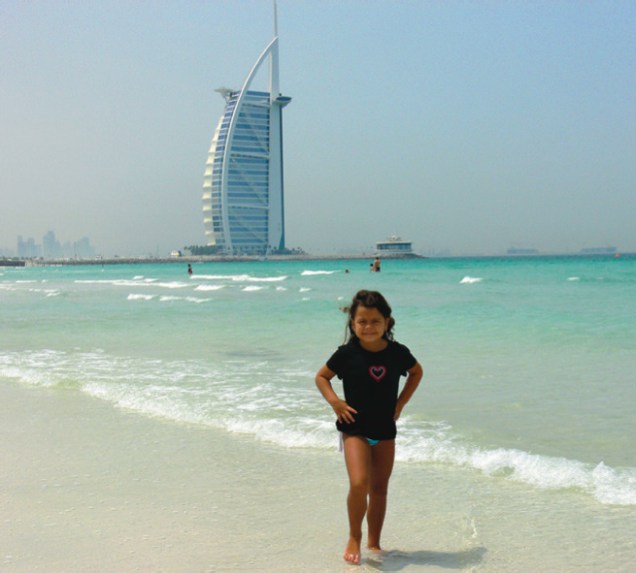 Não gostei muito da praia de Dubai, tinha muita água viva. Mas curti a estação de esqui fechada que tem lá e dessa vela gigante em forma de hotel