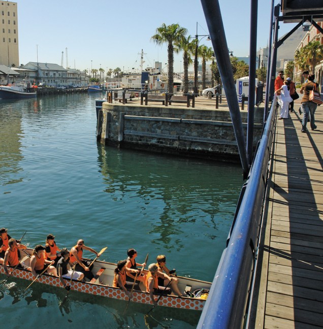 O estiloso Waterfront, cujos píeres foram revitalizados para a Copa do Mundo de 2010