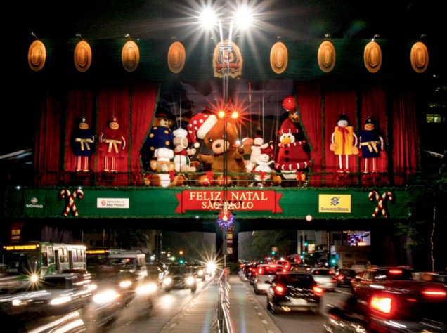 Decoração natalina virou atração turística na Avenida Paulista, São Paulo 