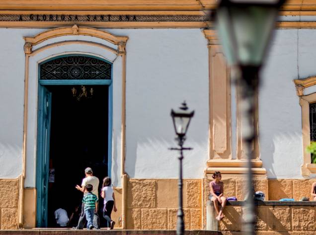 A Igreja Matriz de Sant’Ana, erguida em 1580 em estilo eclético, recebe público eclético A Igreja Matriz de Sant’Ana, erguida em 1580 em estilo eclético, recebe público eclético