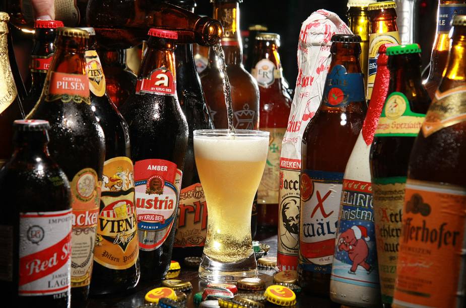 <a href="http://viajeaqui.abril.com.br/estabelecimentos/br-mg-belo-horizonte-restaurante-cafe-viena-beer" rel="Café Viena Beer – Belo Horizonte: " target="_blank"><strong>Café Viena Beer – Belo Horizonte: </strong></a>São mais de 910 rótulos de cervejas e um cardápio bem descolado. Um dos destaques é o o big chuletão, traz 1,3 kg de carne red angus com mandioca.