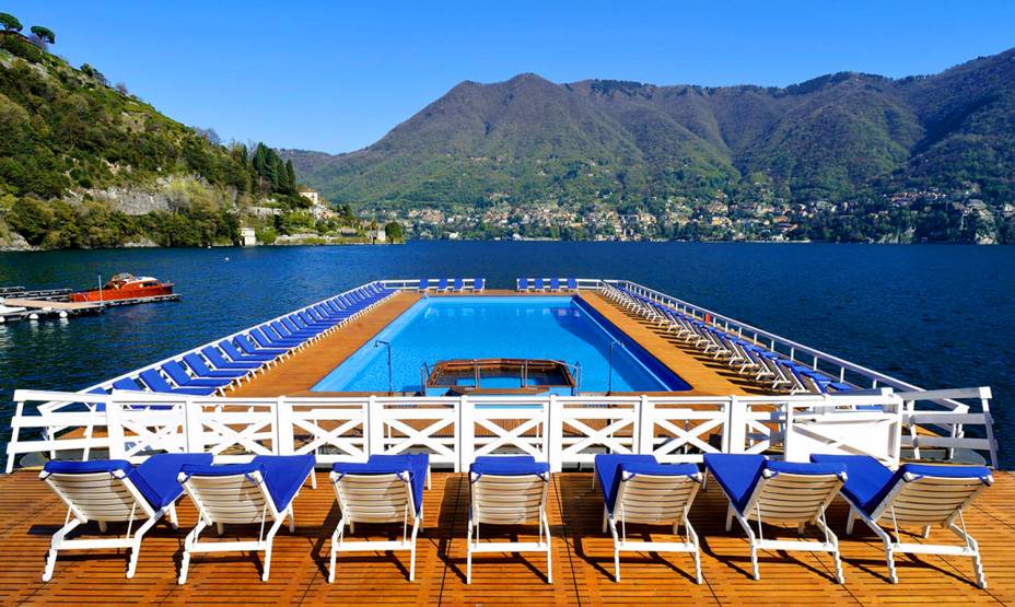 O Lago di Como fica perto de <a href="https://viajeaqui.abril.com.br/cidades/italia-milao" target="_self">Milão</a> e é um dos passeios favoritos dos turistas que visitam a cidade. Mas se hospedar por aqui também é uma boa pedida, já que a região tem bons hotéis. No Villa DEste, a decoração é rústica e a piscina oferece uma bela visão do lago O Lago di Como fica perto de <a href="https://viajeaqui.abril.com.br/cidades/italia-milao" target="_self">Milão</a> e é um dos passeios favoritos dos turistas que visitam a cidade. Mas se hospedar por aqui também é uma boa pedida, já que a região tem bons hotéis. No Villa DEste, a decoração é rústica e a piscina oferece uma bela visão do lago